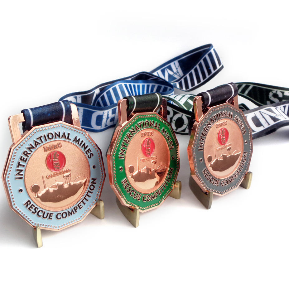 Custom Kami Pemegang Pingat Ajaib Sukan Karate / Bola Sepak / Bola Sepak / Pingat Marathon Dengan Lanyard