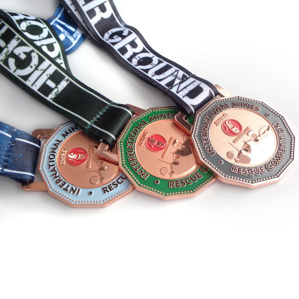 Custom Kami Pemegang Pingat Ajaib Sukan Karate / Bola Sepak / Bola Sepak / Pingat Marathon Dengan Lanyard