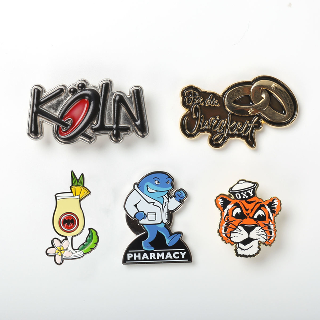 Kerongsang Pin Enamel Logam Borong Lencana Pin Lapel Murah yang Disesuaikan untuk Hadiah Pakaian