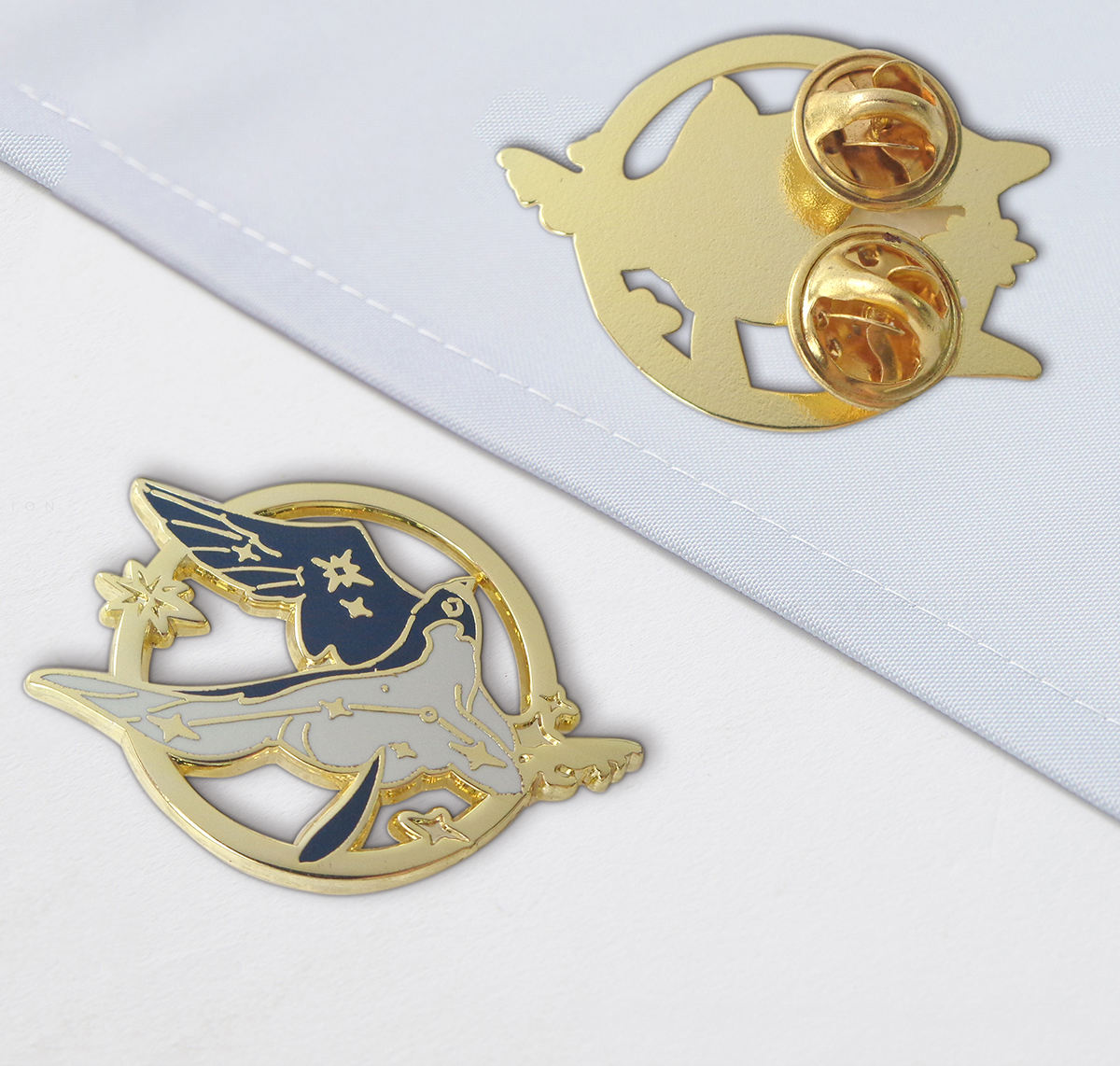Lencana Pin Logam OEM Pembuatan Logo Kartun Tersuai Pembuat Pin Label Pakaian Anime Pin Lapel Enamel Keras Dan Lembut